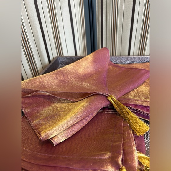 Accent de Ville decorative organza napkins and runner - Picture 3 of 9